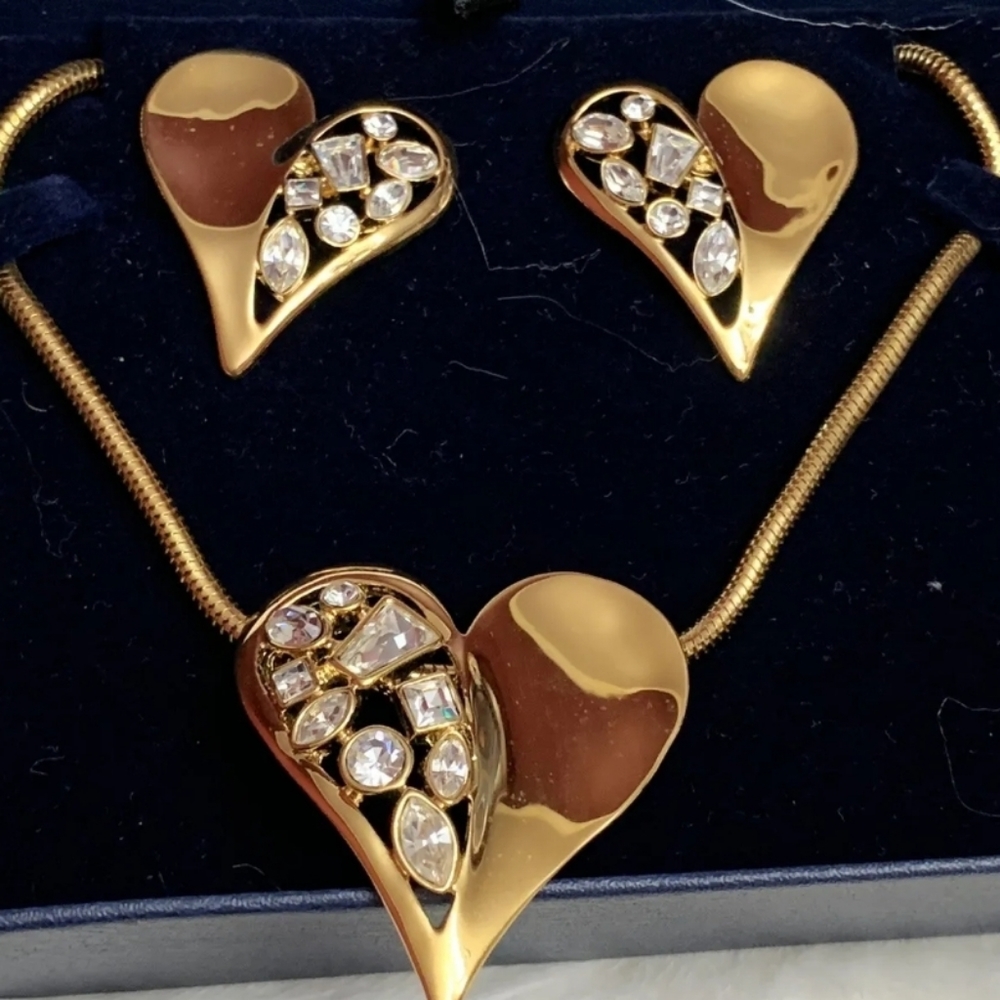 Personal Accents jewelry necklace and earring Set Hearts Gold tone/ Rhinestones